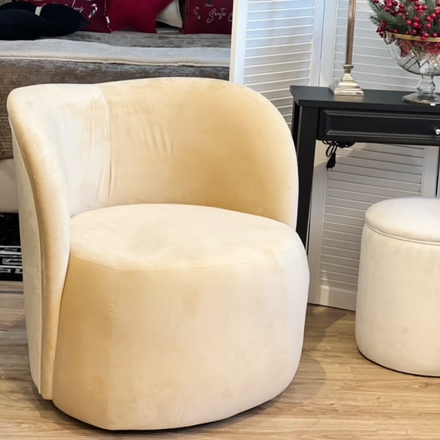 Loren Modern upholstered Armchair
