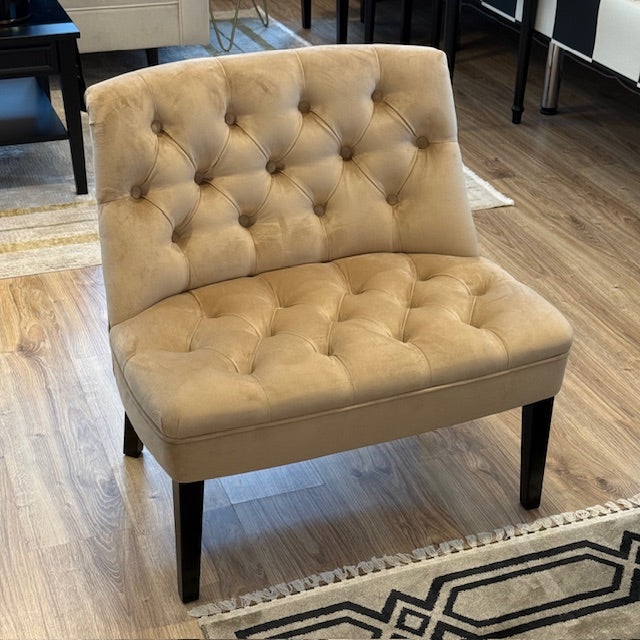 Elegant Upholstered quilted Armchair